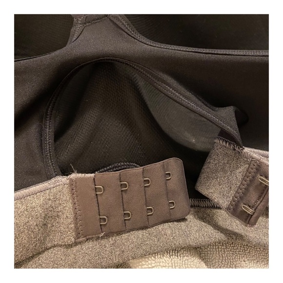 Under Armour Gray and Black Sports Bra - Picture 8 of 11